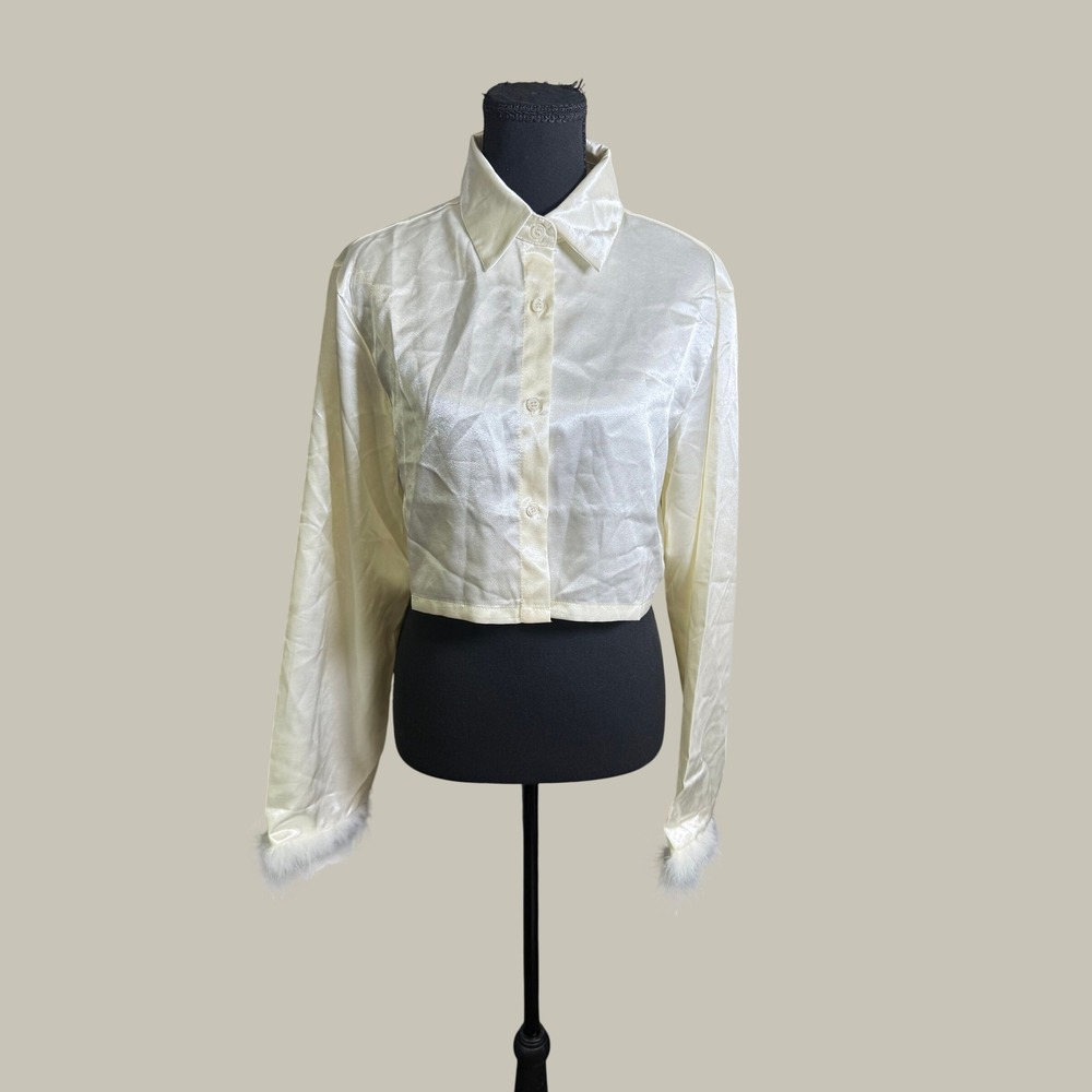 Edikted Cropped Shirt Women Size M Cream NEW Satin Faux Fur Trim S11892